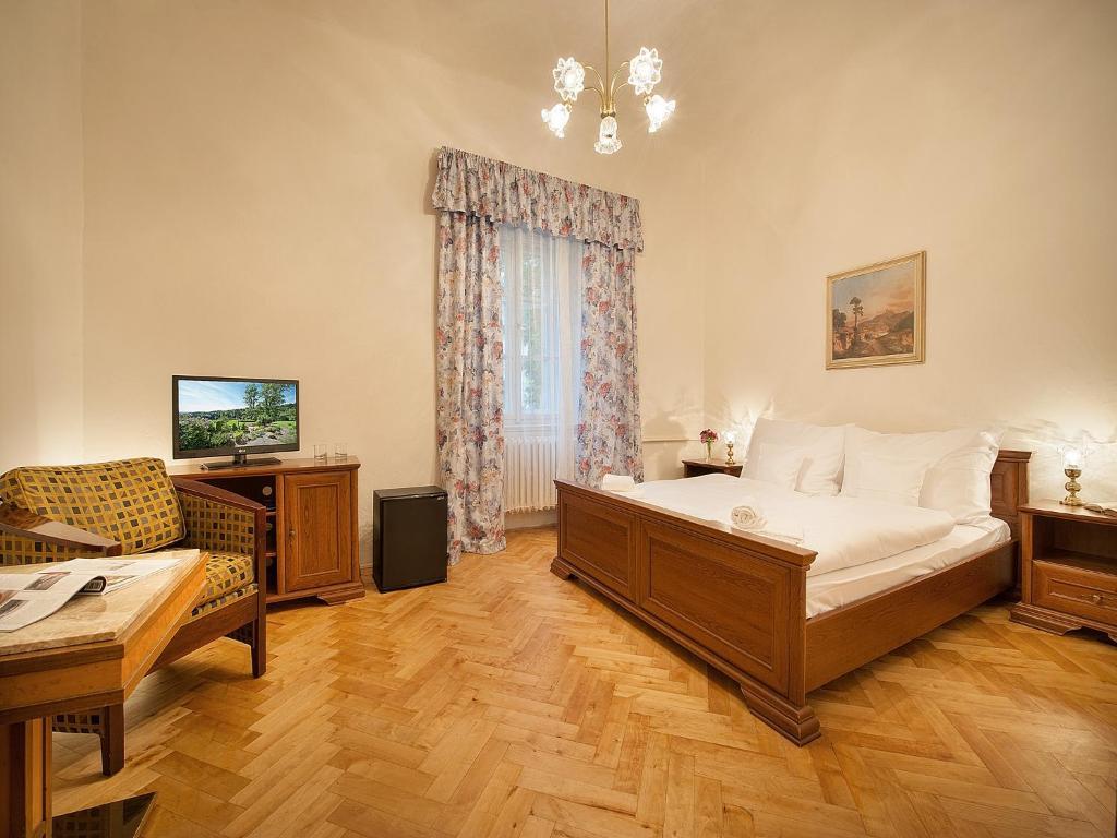 Ea Zamecky Hotel Hrubá Skála Exterior foto